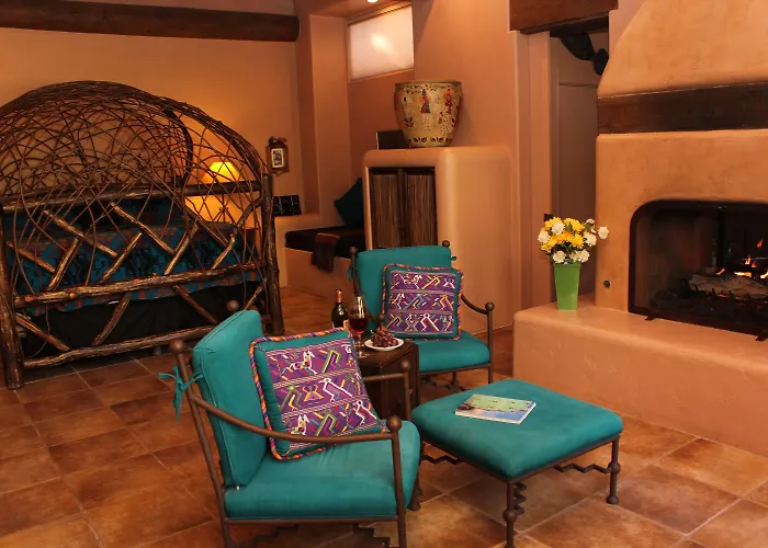 Adobe Village Inn 4*